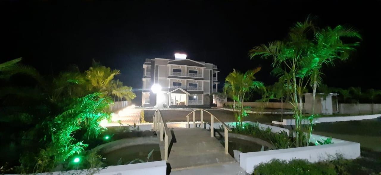 Winds N Waves Hotel Alībāg Esterno foto